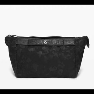 Lululemon travel easy kits bag 4.5 L new with tag